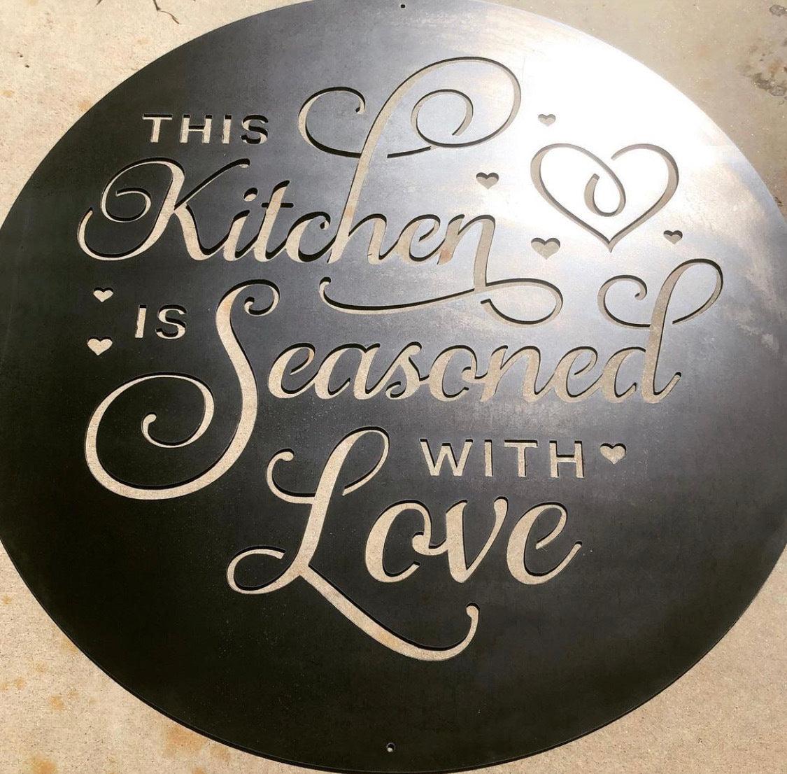 Picniva Wandtattoo „This Kitchen Is Seasoned With Love“ – Abziehbares PVC, Selbstklebend
